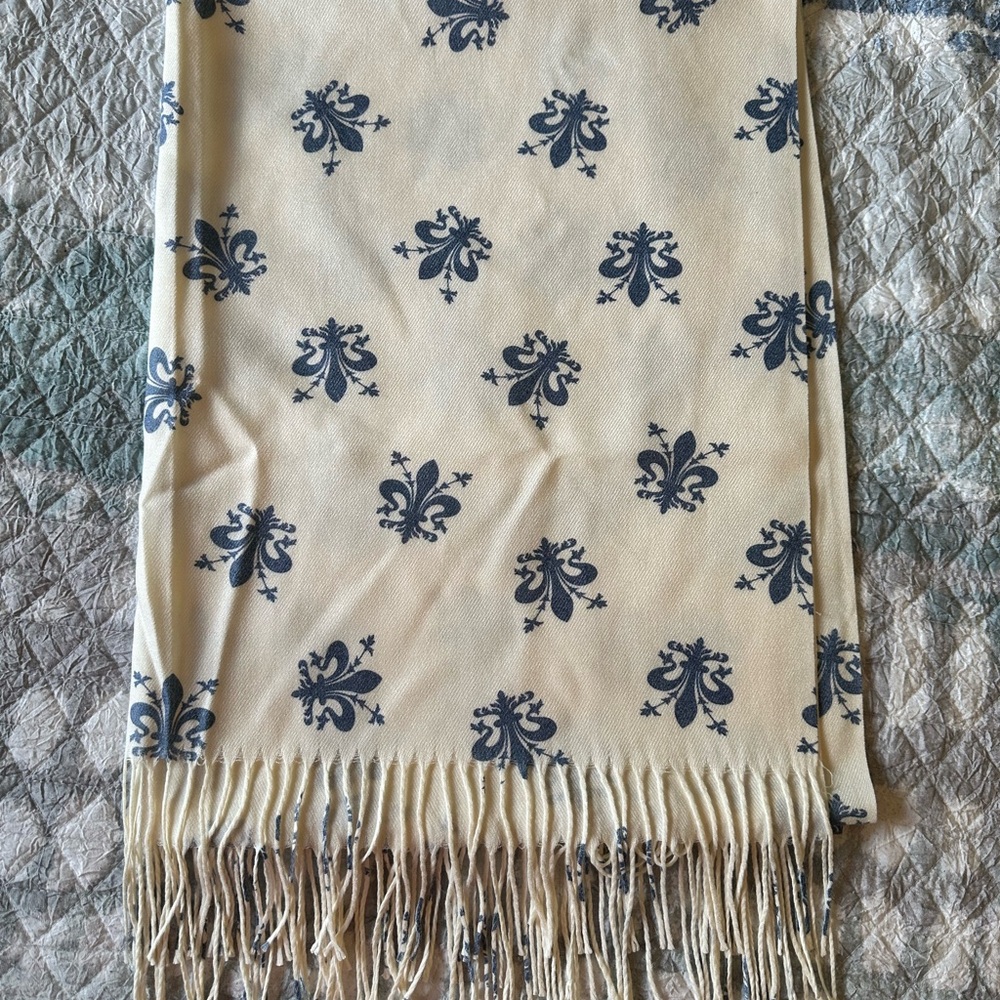 Cream and Blue Fleur-de-Lis Fringes Pashmina